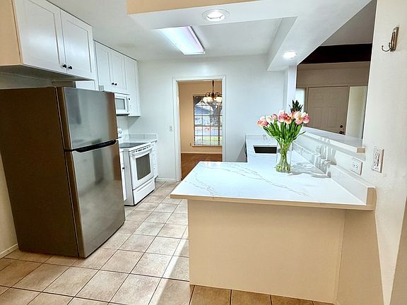 5th image of 12806 Dakota Ln