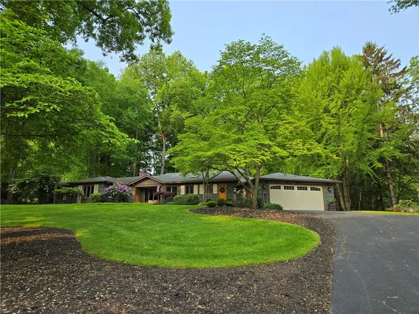 41 Edgewater Ln, Rochester, NY 14617