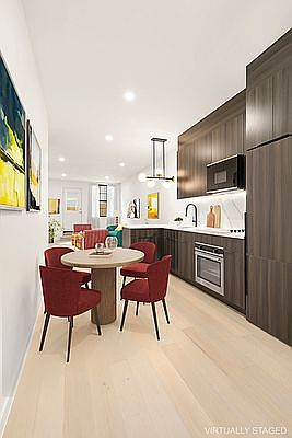 5th image of 45-42 Vernon Blvd #1E