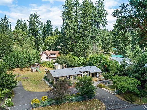3rd image of 1806 194th Ave SW