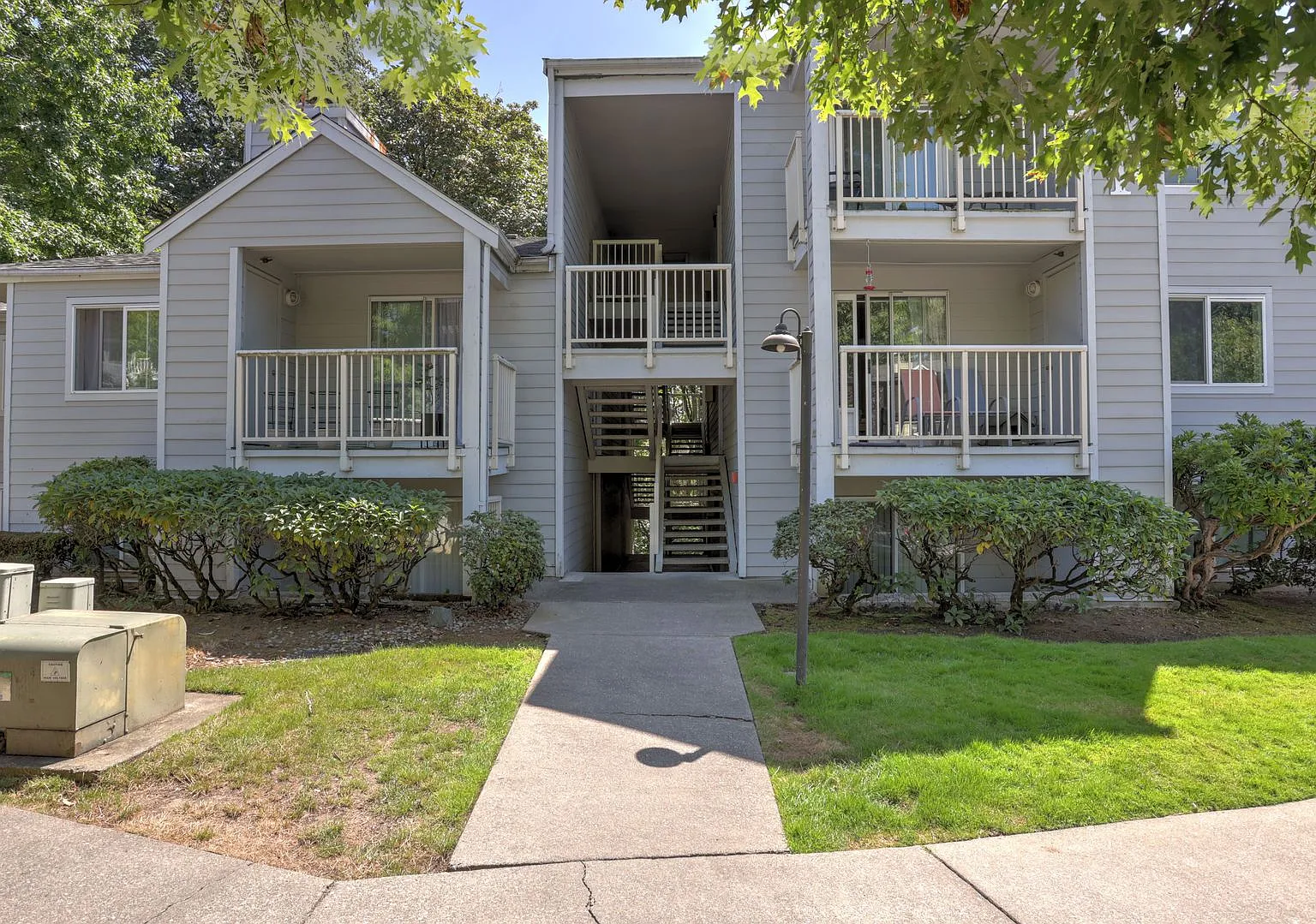 This ground floor corner-unit condo — Photo 2