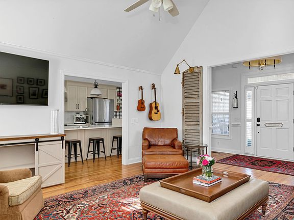 4th image of 2584 Milton Ln