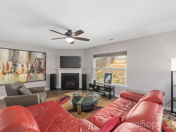 5th image of 220 Roper St