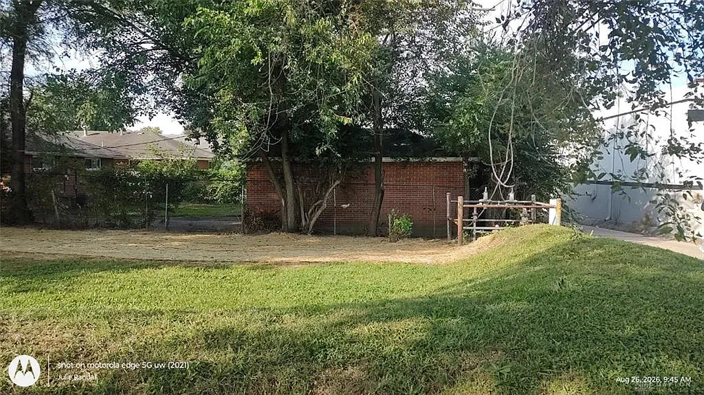 3 bed, 1.0 bath, 910 sqft, $1,400 — Photo 4