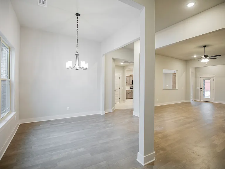 304 Doral Dr — Photo 9