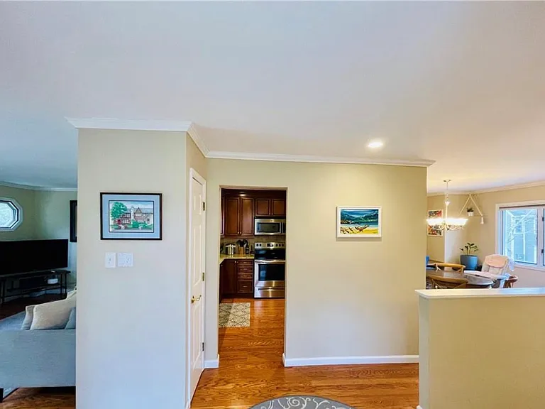 301 Kensington Way — Photo 9