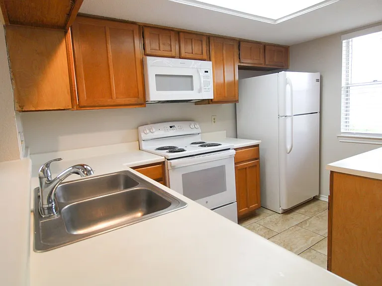 945 Schertz Pkwy #4 — Photo 3