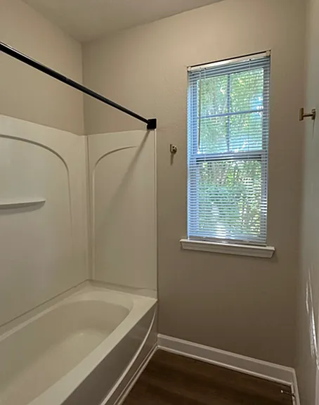 Bathroom 2 Tub/Shower Bathroom 2 Tub/Shower