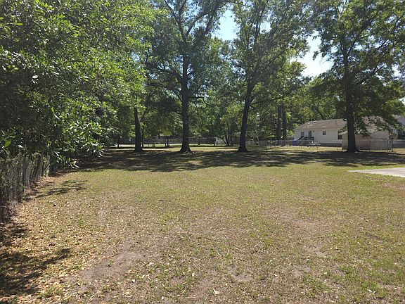 3rd image of 1541 Fort Johnson Rd