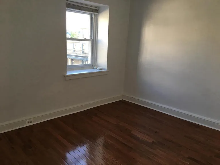 158 Dupont St — Photo 4