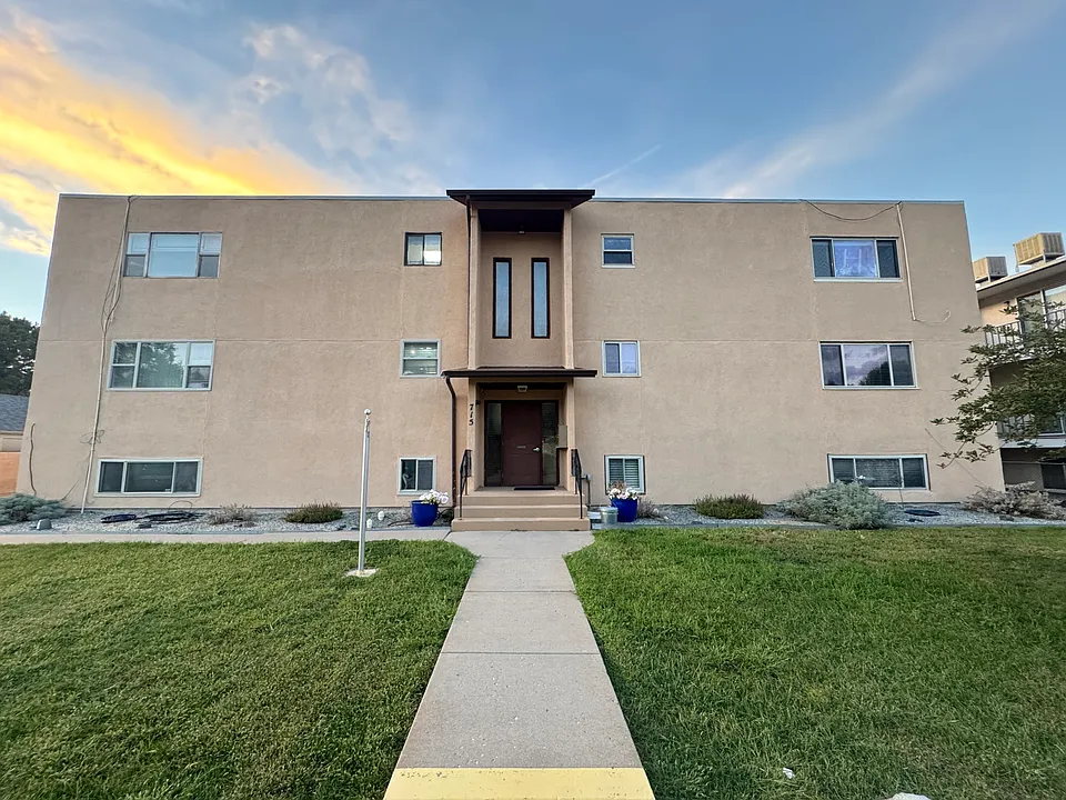 715 McClelland Ave #4