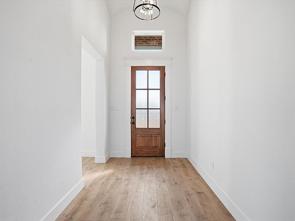 4th image of 450 Red Bird Dr