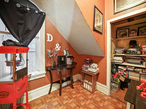 5th image of 2306 S Oakley Ave
