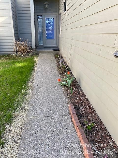 1st image of 628 Watersedge Dr