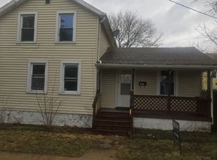 247 W Walnut St #HOUSE, Kankakee, IL 60901