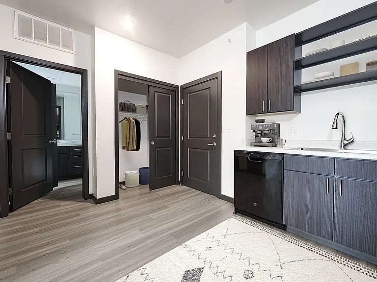 Westbury Apartments — Photo 20
