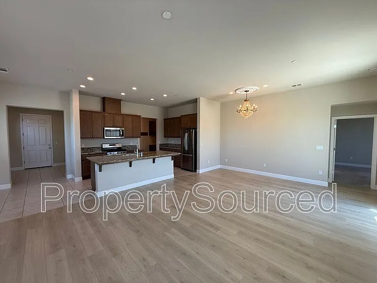 1428 Nascimento St — Photo 4