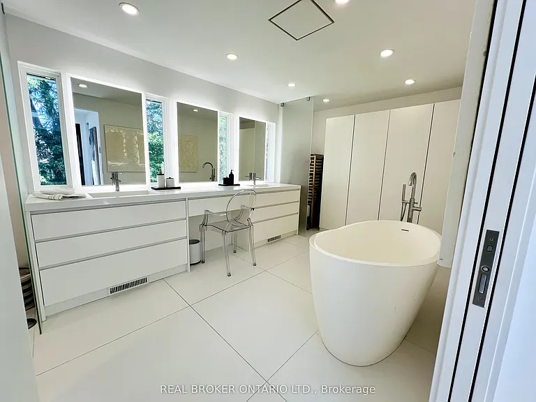 51 Castlemere Cres — Photo 14