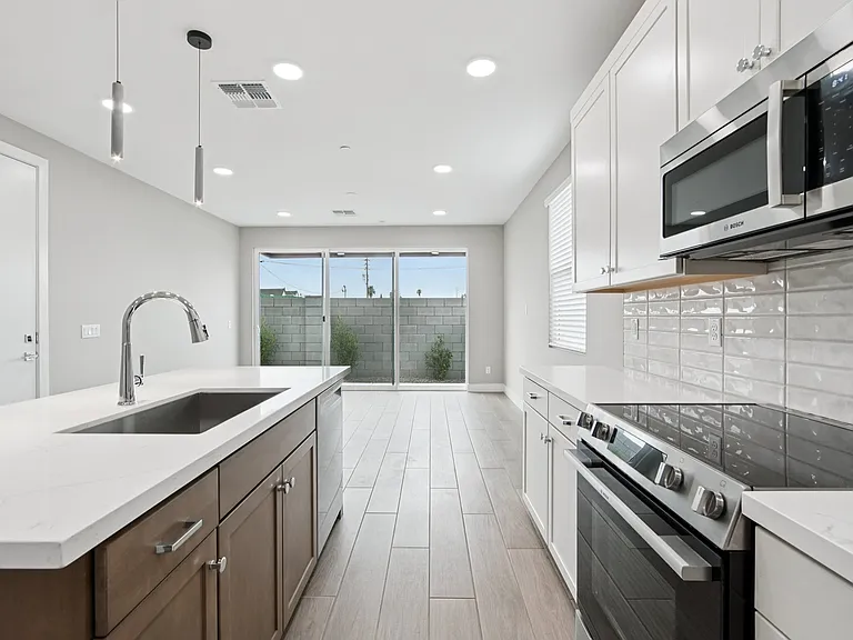 Pasadena Townhomes — Photo 13