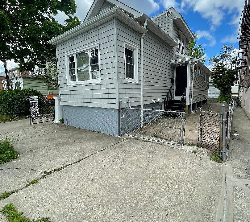 1st image of 839 Clarence Avenue