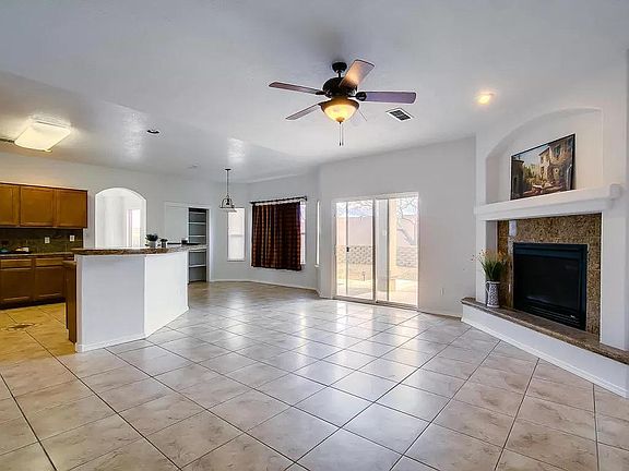 3rd image of 9132 Autumn Rose Dr NE