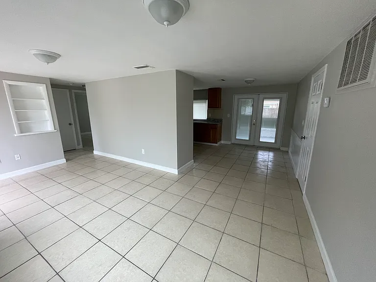 3937 Claremont Dr — Photo 4