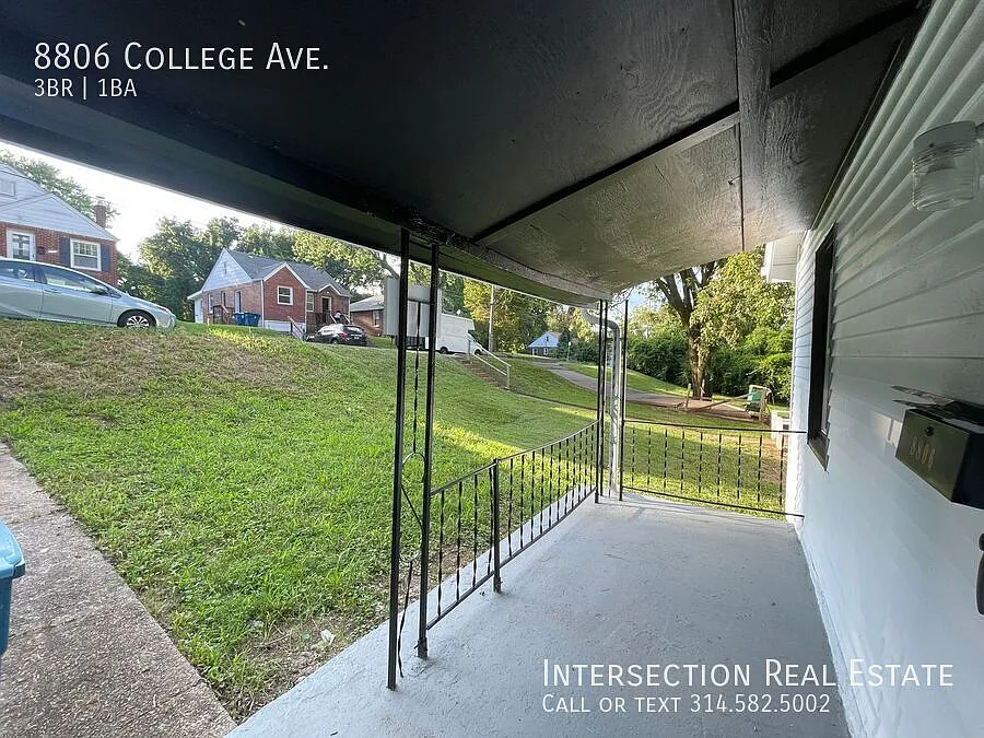 Updated 3Bed/1Bath in with Great Front Porch — Photo 3