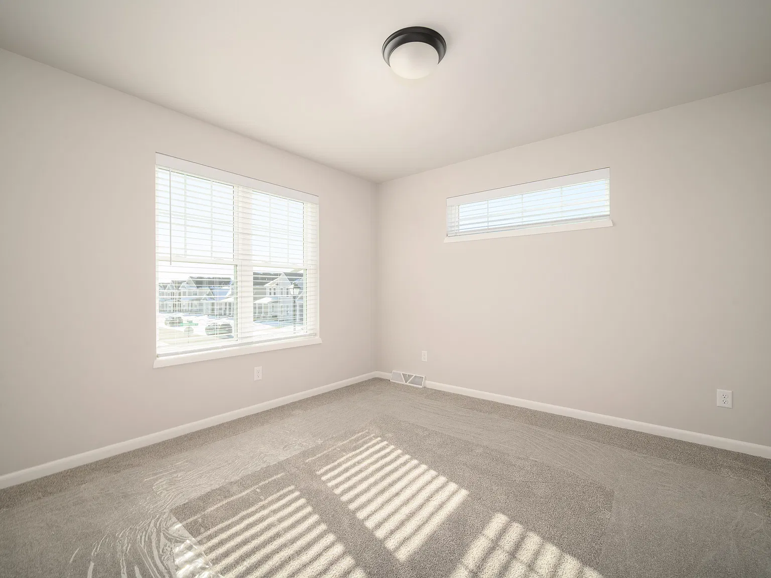 4 bed, 2.5 bath, 2052 sqft, $3,295 — Photo 4