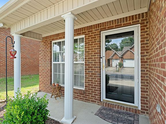 3rd image of 160 Hayesbury Ln