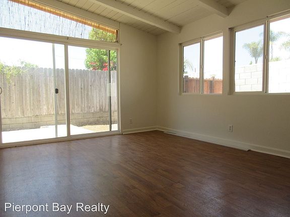 5th image of 563 S Evergreen Dr
