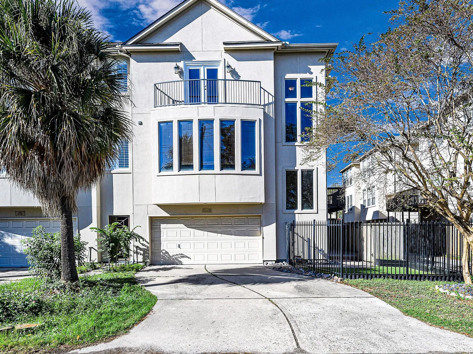 3 bed, 3.5 bath, 2580 sqft, $3,100 — Photo 2