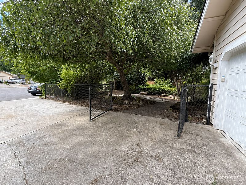4th image of 8109 186th Street Ct E