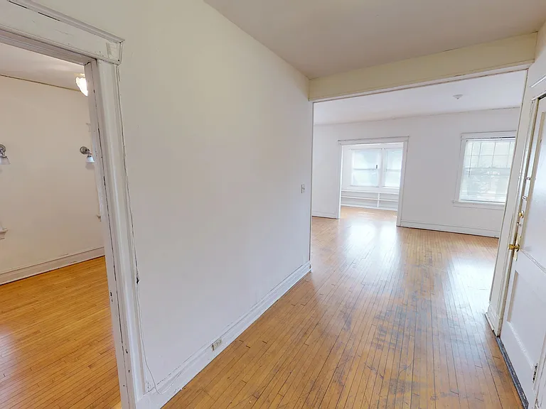1902 E Linnwood Ave — Photo 6