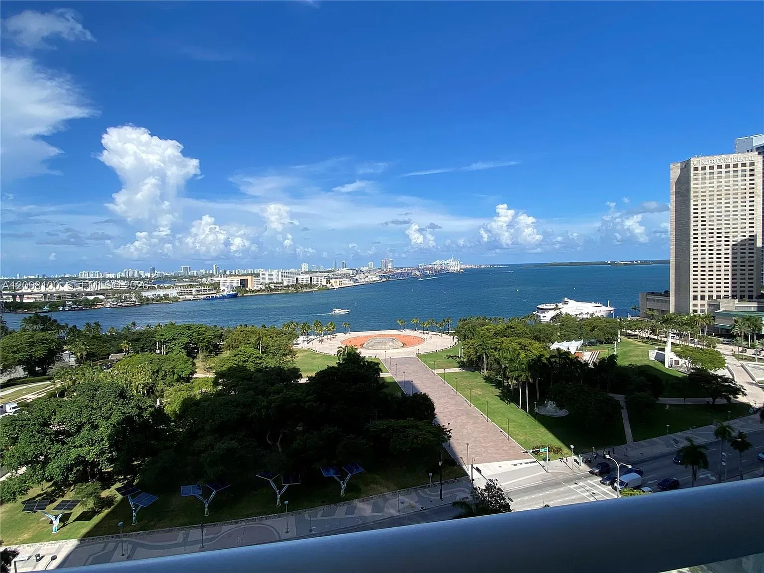 50 Biscayne Condo — Photo 2