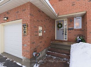 34 Furlong Cres, Ottawa, ON K2M2J1