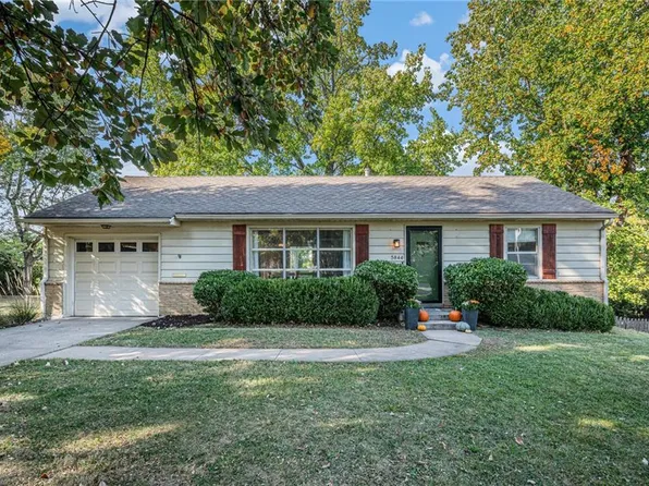 5844 Granada Ln, Fairway, KS 66205