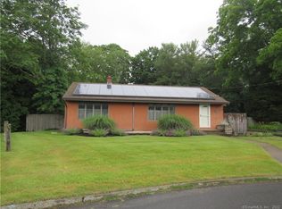 10 Graham St, Waterford, CT 06385