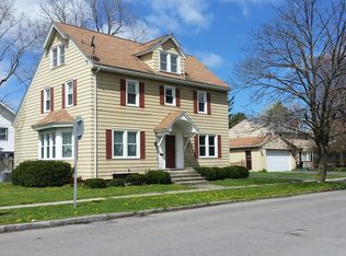 11 Stonehenge Rd, Rochester, NY 14609