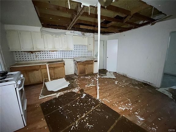 4th image of 609 Ash St
