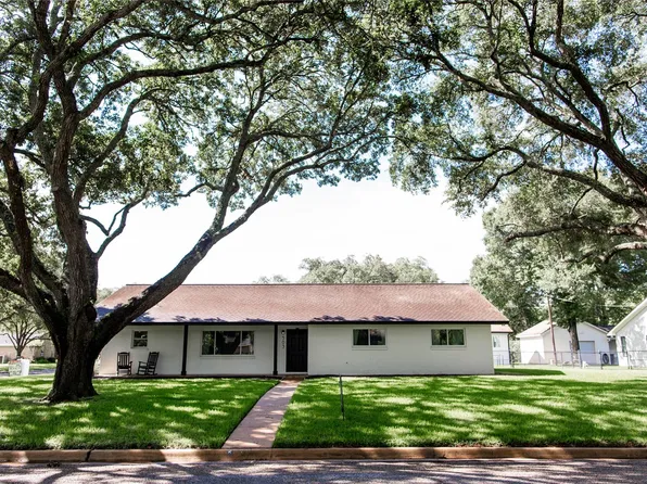 503 Maxine St, East Bernard, TX 77435