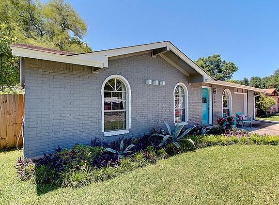 4th image of 2603 Berkett Dr