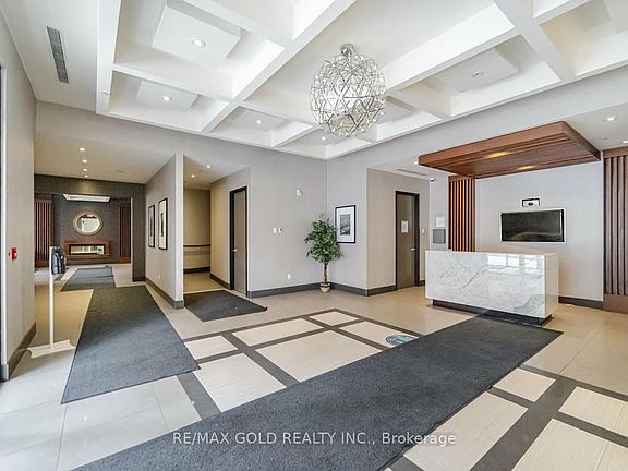 5th image of 150 Main St W #806