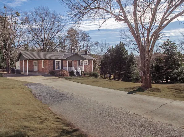 219 Motor Boat Club Rd, Greenville, SC 29611