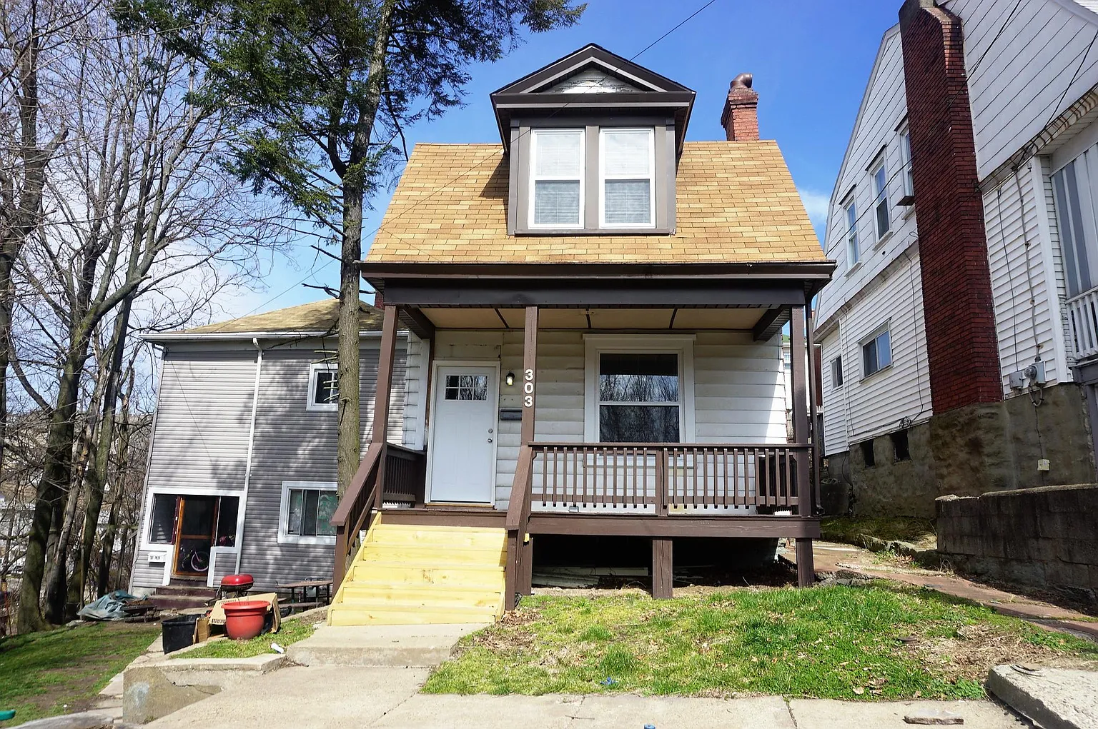 303 Paur St photo 1