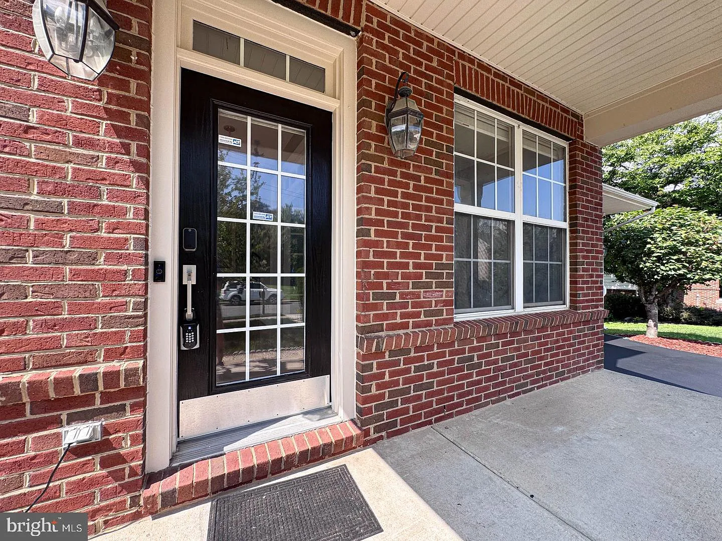 4 bed, 4.5 bath, 5077 sqft, $4,600 — Photo 2