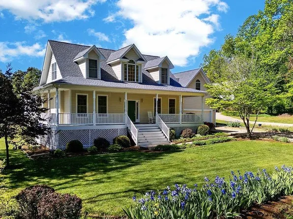 946 Stoney Crk E, Nellysford, VA 22958