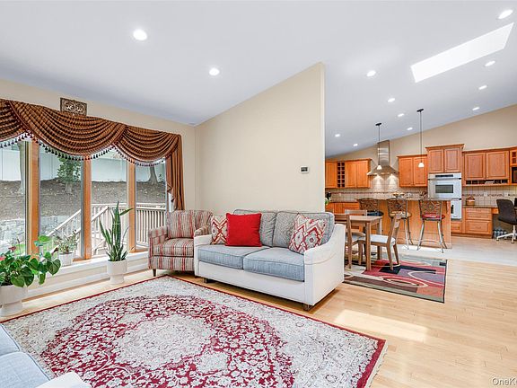 4th image of 5 Oakridge Road