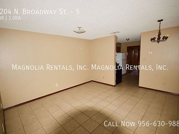 3rd image of 2204 N Broadway St APT 5