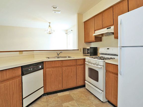 2nd image of 215 W Jennifer Ln Unit 1