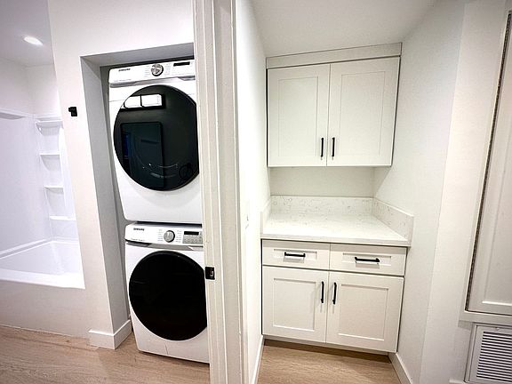 5th image of 1700 Del Valle Ave #1702